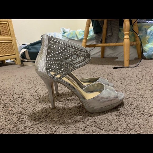 Heels - Picture 2 of 3